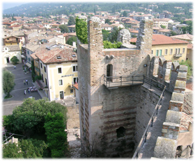 Veduta di Torri dai camminamenti del Castello