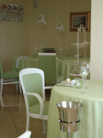 Restaurant Le Gemme di Artemisia in Torri del Benaco am Gardasee. Der ideale Ort um eine Hochzeit oder private Ereignisse im engen Freundes - und Familienkreis exklusiv zu feiern.