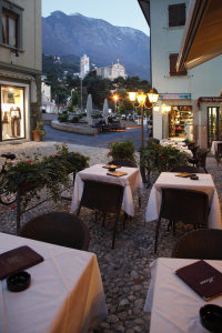 Mit einem venezianischen Restaurant und einer Dachterrasse mit Blick auf den Gardasee erwartet Sie dieses kleine Hotel in Malcesine. Die klimatisierten Zimmer sind einfach und modern eingerichtet.