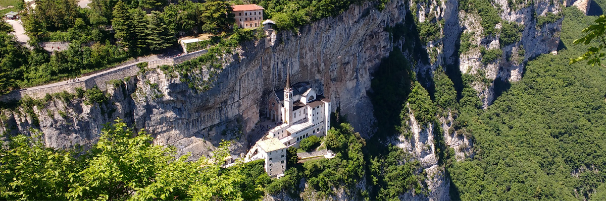 Panorama von Monte Cimo - Wallfahrtsort Madonna della Corona Spiazzi