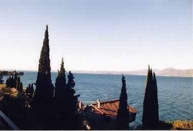 Schöne Ausblick auf den See in RESIDENCE HAUS PAOLA in Torri del Benaco