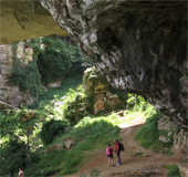 Die Ponte di Veja ist ein in den italienischen Monti Lessini bei Giare di Sant’Anna d’Alfaedo in Venetien gelegenes Felsentor