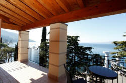 Bed and breakfast in Hotel Lido in Torri del Benaco am Gardasee