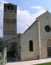 Von Torri del Benaco geht es los in Richtung Affi, dort folgt man weiter in Richtung Verona (SS11). Der Einstieg in die Lessinia Berge erfolgt in San Ambrogio. - San Floriano Kirche in Valpolicella