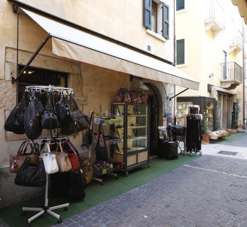 Shopping in Torri del Benaco