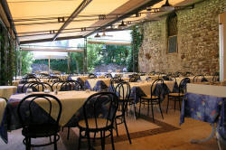 Essen im Garten in Restaurant Bell'Arrivo