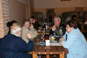 Eine Schone weinprobe mit  Bruschetta mit Olivenl D.O.P., Salzstange